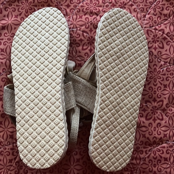 Never used - Picture 2 of 2